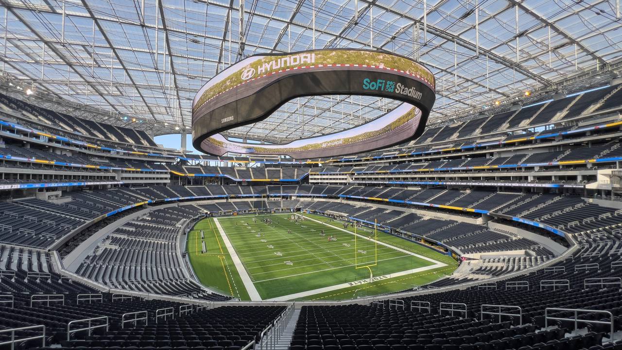 Com um custo de US$ 5,5 bilhões e um telão 360 graus, a arena de 2020 tornou-se o estádio mais tecnológico e luxuoso já construído no planeta