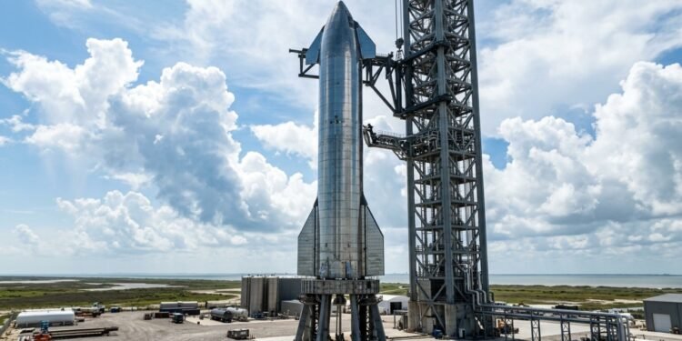 Com 120 metros de altura e 33 motores na base, o foguete de aço que gera sete mil toneladas de empuxo busca viabilizar a vida em outros planetas