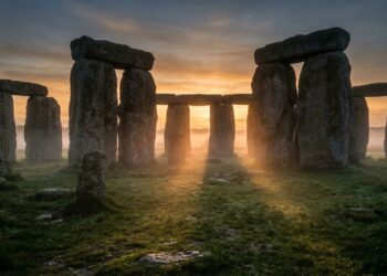 Cientistas descobrem que as pedras gigantes de Stonehenge funcionavam como um amplificador de som natural projetado para rituais acústicos há 5 mil anos