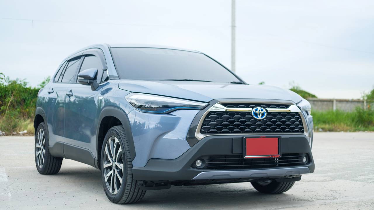 Com 122 cavalos e 2 motores integrados, o SUV híbrido da Toyota é referência em eficiência energética na engenharia automotiva