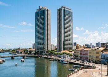 Com 41 andares e 134 metros de altura, as torres residenciais no Recife tornaram-se os edifícios mais altos e marcantes do litoral de Pernambuco