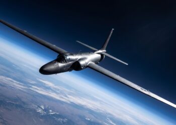 O avião espião americano voa a 21 mil metros de altitude e obriga seus pilotos a usar trajes espaciais para não congelarem vivos no limite da atmosfera