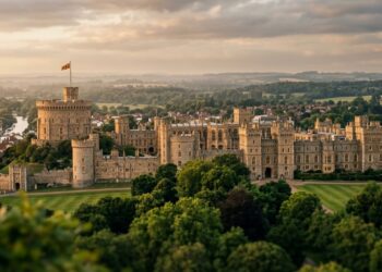 Com 52.609 m² e quase 1.000 anos, o castelo surge como a maior residência real ativa e um recorde da engenharia medieval