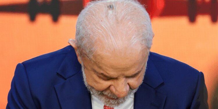 Lula mancha cabeça