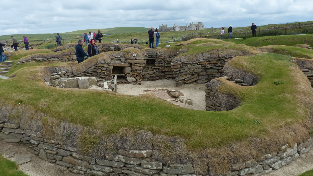 O vilarejo de pedra soterrado por 4 mil anos que é 600 anos mais antigo que as pirâmides