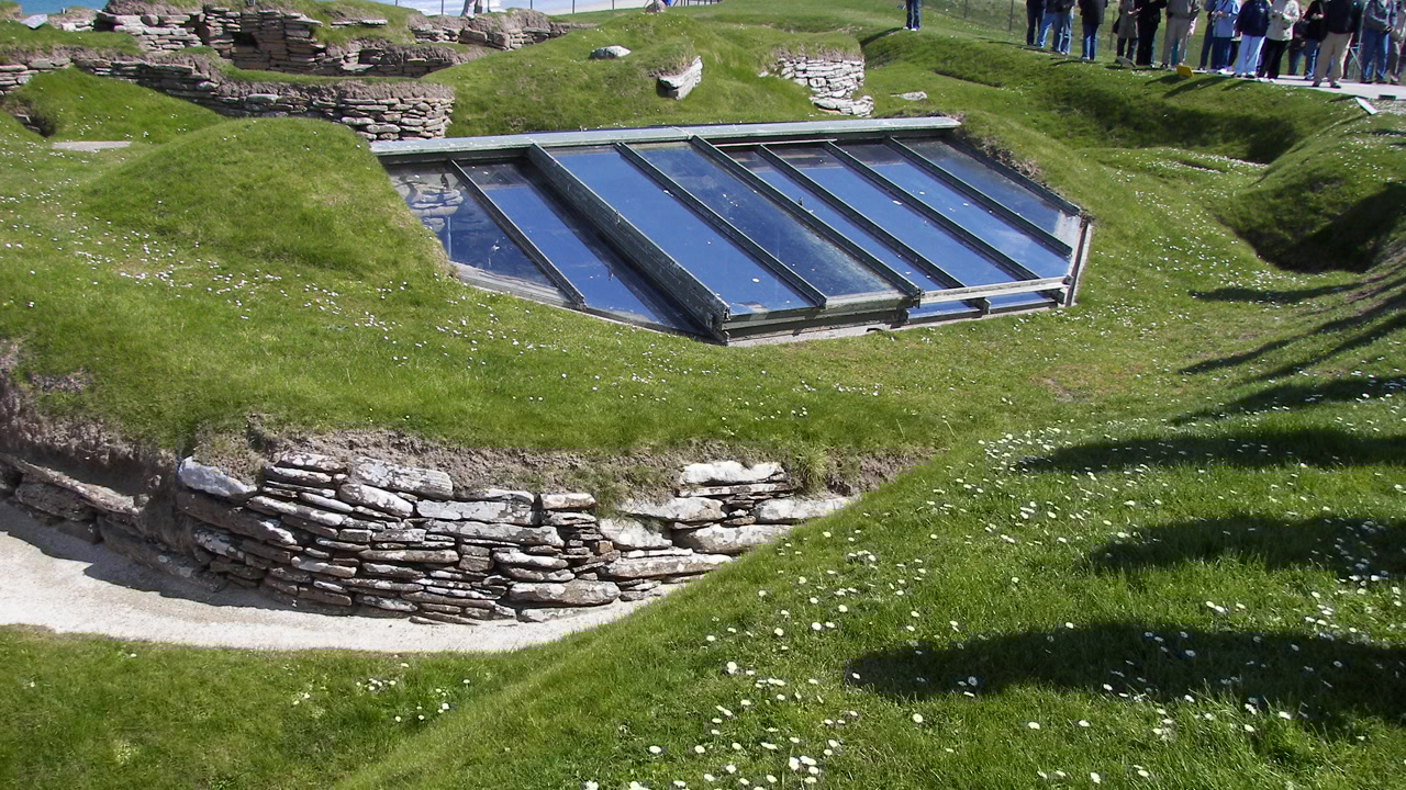 O vilarejo de pedra soterrado por 4 mil anos que é 600 anos mais antigo que as pirâmides