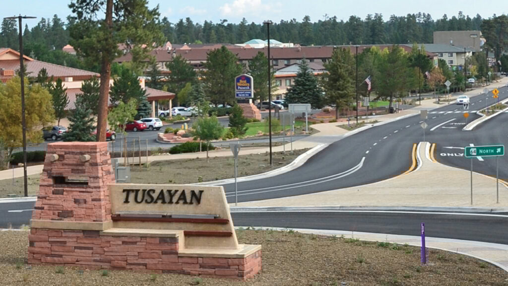 A pequena cidade construída na borda de um abismo colossal com 1.800 metros de profundidade e 2.000.000.000 de anos de história