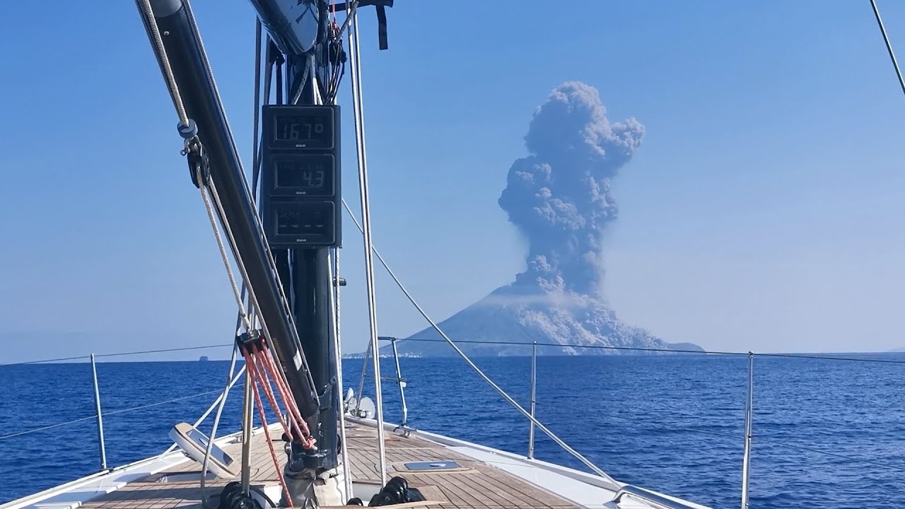 Erupção do vulcão Stromboli em 2019