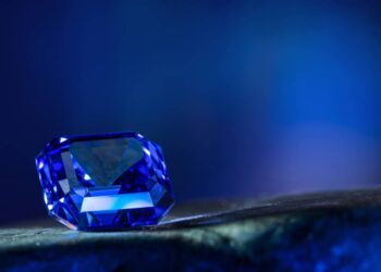 Esqueça o diamante, pois esta gema de coríndon com dureza 9 na escala de Mohs deve seu azul profundo a traços de ferro e titânio na rocha