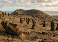 Com cerca de 900 estátuas de pedra Rapa Nui transformou uma ilha isolada em um dos maiores enigmas monumentais do Pacífico