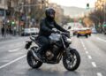 A Honda de 500 cc entrega motor confiável, porte equilibrado e estrada no horizonte sem parecer moto exagerada