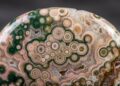 Esqueça o jaspe comum, pois a variedade original desta pedra orbicular de dureza 7 só podia ser extraída durante a maré baixa na costa isolada de Madagascar
