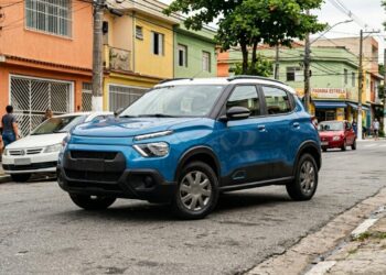 O hatch da Citroën aposta em visual diferente e proposta acessível para virar uma alternativa fora do óbvio entre compactos