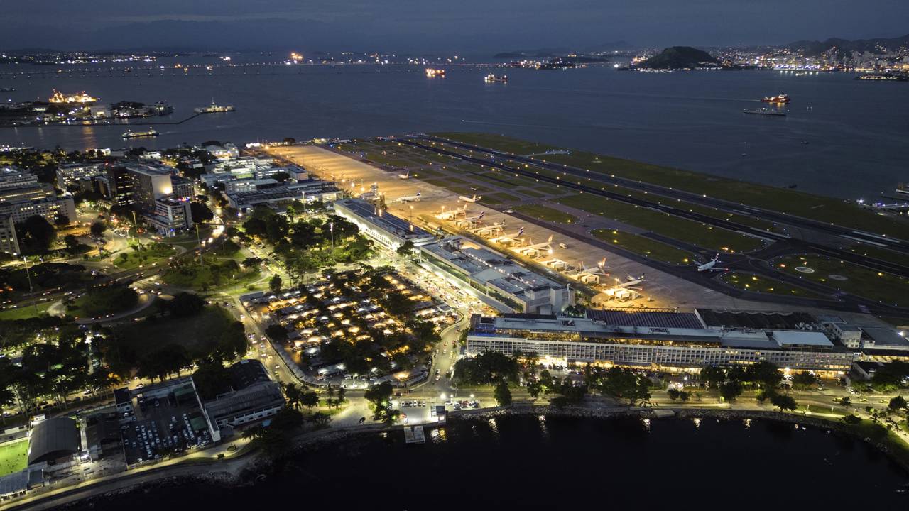 O clássico terminal art déco de 1936 com pista de 1.323 metros na Baía de Guanabara que virou o coração da aviação no Rio de Janeiro