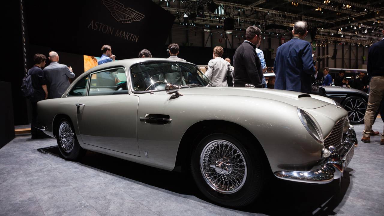 O elegante clássico britânico de 1963 equipado com motor de 282 cavalos que se consagrou nas telas como o carro de espionagem mais famoso do mundo