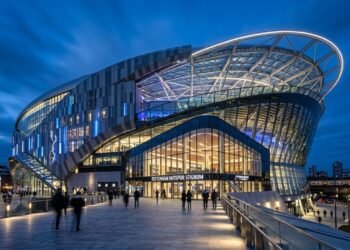 Com 62.850 lugares e um gramado retrátil, a arena em Londres surge como o estádio mais tecnológico e moderno de toda a Europa