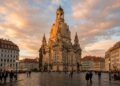 Com uma cúpula de 91 metros e reconstruída após 1945, a Frauenkirche virou o símbolo mundial da superação e paz na Alemanha