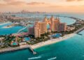 Ocupando 46 hectares na ponta da ilha artificial de Dubai, o resort de 1.544 quartos virou um ícone da hotelaria de luxo mundial