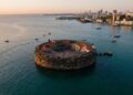 A singular fortaleza circular de origem em 1650 erguida sobre recifes de corais a 250 metros da costa da histórica Baía de Todos-os-Santos