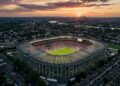 Com capacidade para 82.000 torcedores, o Twickenham é o maior estádio do mundo dedicado ao rúgbi e o coração dessa tradição inglesa