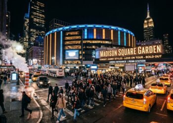 Com cerca de 20 mil lugares e palco para estrelas mundiais, o Madison Square Garden é o ginásio mais famoso e icônico de Nova York