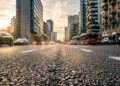 Nanopartículas, dióxido de titânio e luz do sol formam uma aliança no asfalto italiano capaz de devorar a poluição dos carros