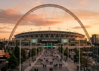 Com 90 mil lugares e um arco de 134 metros, o estádio londrino surge como o maior estádio do Reino Unido e um marco da engenharia moderna