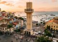 Com 72 metros de altura e inaugurado em 1873, o Elevador Lacerda virou o primeiro elevador urbano do mundo e um marco histórico de Salvador