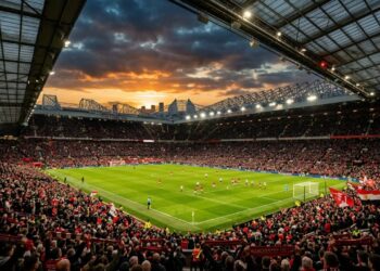 O lendário Teatro dos Sonhos de 1910 com capacidade para mais de 74 mil torcedores que virou a casa histórica e mística do Manchester United
