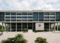 Com 15 mil m² e arquitetura modernista de 1954, o Palácio Iguaçu em Curitiba surge como a sede administrativa e um marco do Paraná