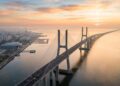 A estrutura estende-se por 17,2 km sobre o rio Tejo e posiciona-se como a ponte mais longa de toda a União Europeia