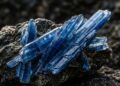 Esqueça o quartzo, pois este mineral resiste a 1.800 graus e é a base das cerâmicas refratárias com cor azul intensa
