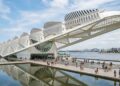 Projetado por Santiago Calatrava em 15.000 m², o museu carioca utiliza luz solar para mover suas aletas e questionar o futuro do planeta