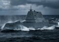 Com 15.000 toneladas e design que reduz a assinatura de radar, este navio furtivo aparece como um barco de pesca no radar