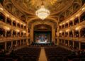O suntuoso teatro neoclássico de 1878 erguido como o grande símbolo de modernidade que se consagrou como o maior templo das artes da Amazônia
