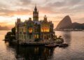 Com seu palacete neogótico de 1889, a Ilha Fiscal virou o cenário do último baile do Império antes da Proclamação da República