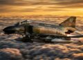 Com capacidade para 8 toneladas de armamento e atingindo Mach 2.2, este lendário caça americano foi o principal vetor multifunção de sua era