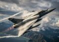O caça Dassault Mirage 2000 utiliza sua asa delta para manobrar a 2.300 km/h, consolidando-se como um dos caças mais ágeis do planeta
