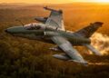 Com 3,8 toneladas de carga ofensiva e foco em missões subsônicas, o AMX consolidou-se como o principal vetor de ataque ao solo e reconhecimento da FAB