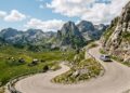 Estrada com 76 km de extensão pelos Bálcãs, o Durmitor Ring em Montenegro surge como o trajeto mais sinuoso e cênico de toda a região