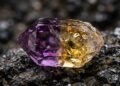 Esqueça a ametista ou o citrino, pois esta gema funde as duas cores em um único cristal natural, sendo a dualidade perfeita da natureza