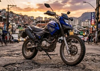 A trail de 150 cc que pode fazer mais de 35 km/l e encara buraco como se fosse parte do caminho