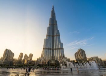 Alcançando 828 metros de altura em seus 163 andares, o edifício em Dubai detém o recorde de estrutura mais alta já feita pelo homem