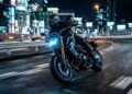 A naked japonesa de três cilindros ganhou cara de robô e eletrônica de pista para dominar avenidas