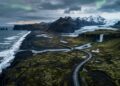Contornando uma ilha vulcânica em 1.332 km, a rodovia nacional é a principal via de acesso às belezas naturais e fenômenos geológicos da Islândia