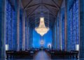 Com 80 colunas de 16 metros de altura e vitrais em 12 tons de azul, o Santuário Dom Bosco em Brasília é um marco mundial de luz e arquitetura