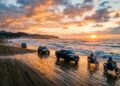 A rodovia na praia de Chirihama possui 8 km de extensão; sendo a única do Japão onde carros podem dirigir diretamente sobre a areia