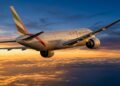 Alcançando mais de 17.000 km de alcance e alta capacidade de carga, a família Boeing 777 surge como referência de eficiência na aviação comercial