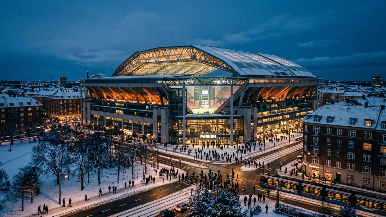 Com seu teto retrátil inovador e 38 mil lugares, o estádio em Copenhague virou o maior palco de futebol e shows da Dinamarca