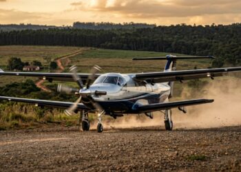 Graças à sua versatilidade em pistas curtas, o Pilatus PC-12 com dez assentos tornou-se referência em segurança e eficiência na aviação executiva